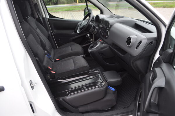 Citroen Berlingo trzy osobowy - obrazek 8