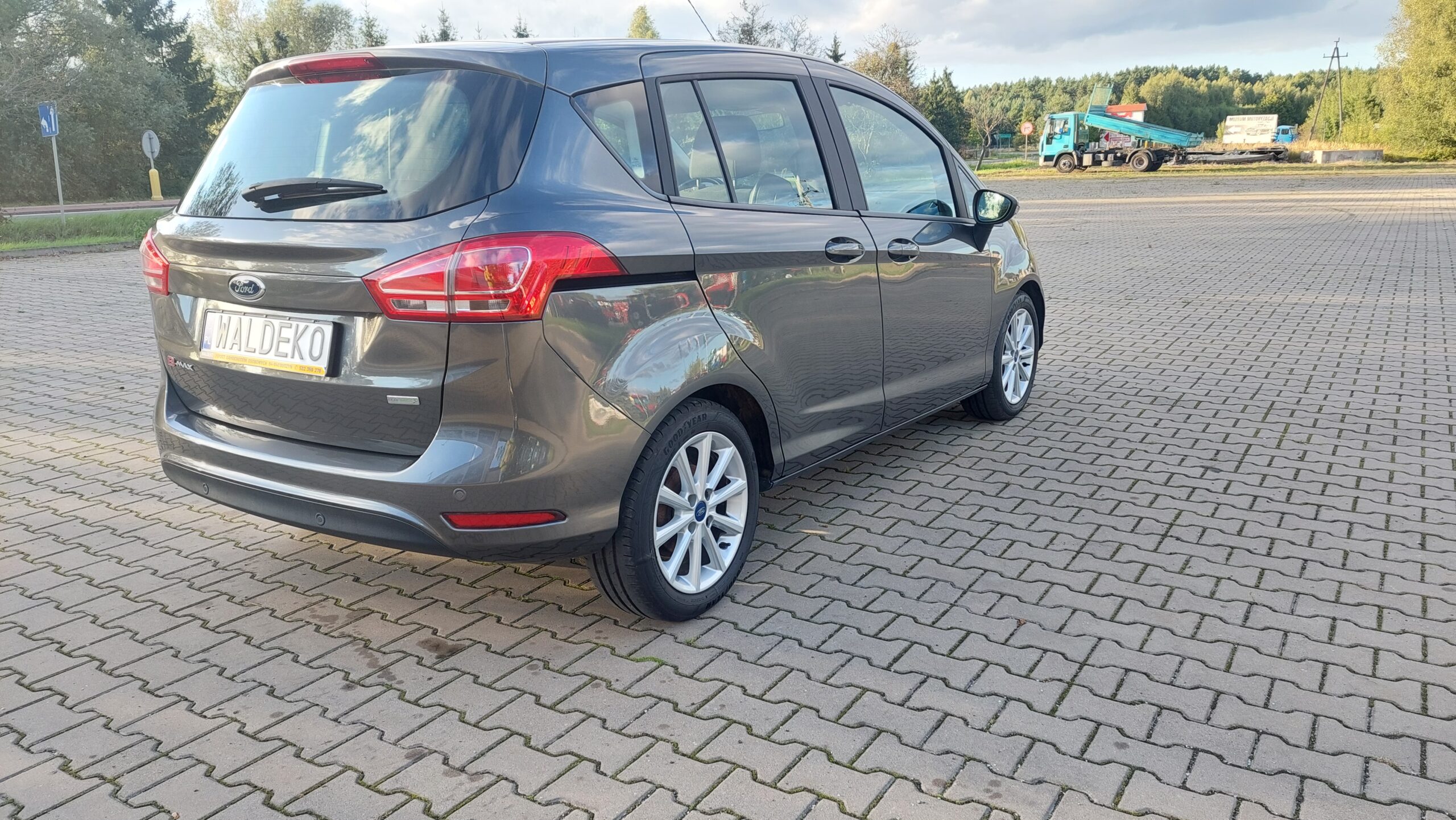 Ford B-Max 2017r benzyna mały przebieg - obrazek 4