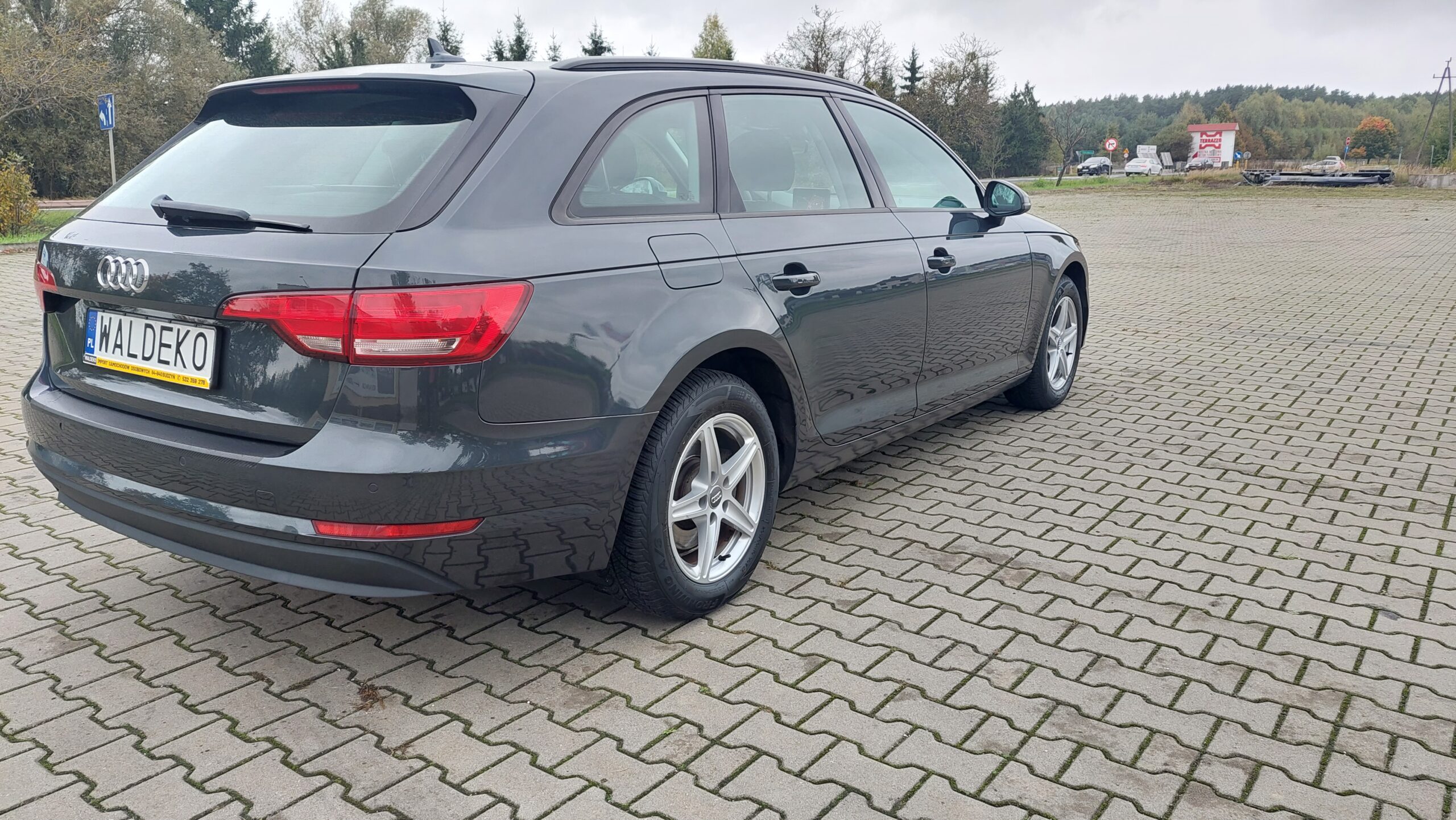 Audi A4 B9 2017r 150 koni automat - obrazek 3