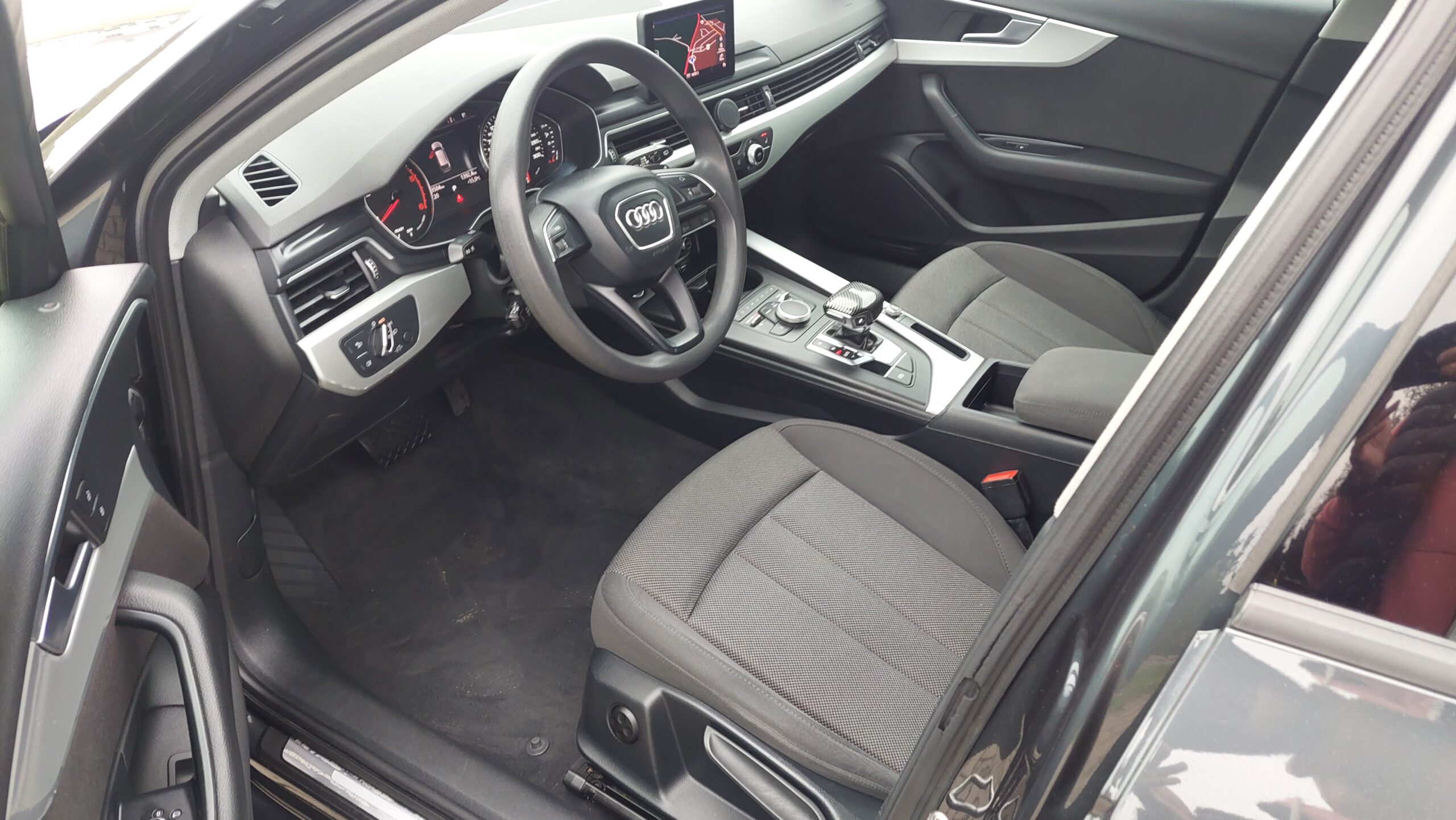 Audi A4 B9 2017r 150 koni automat - obrazek 5