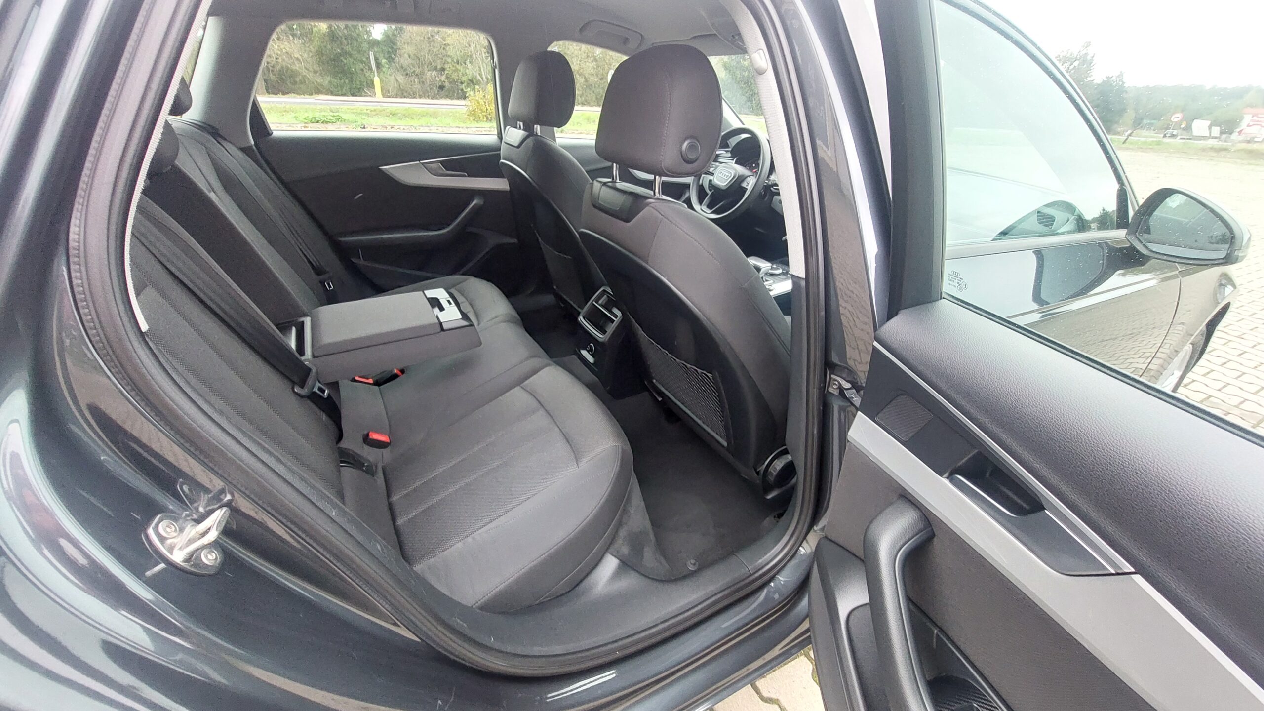 Audi A4 B9 2017r 150 koni automat - obrazek 7