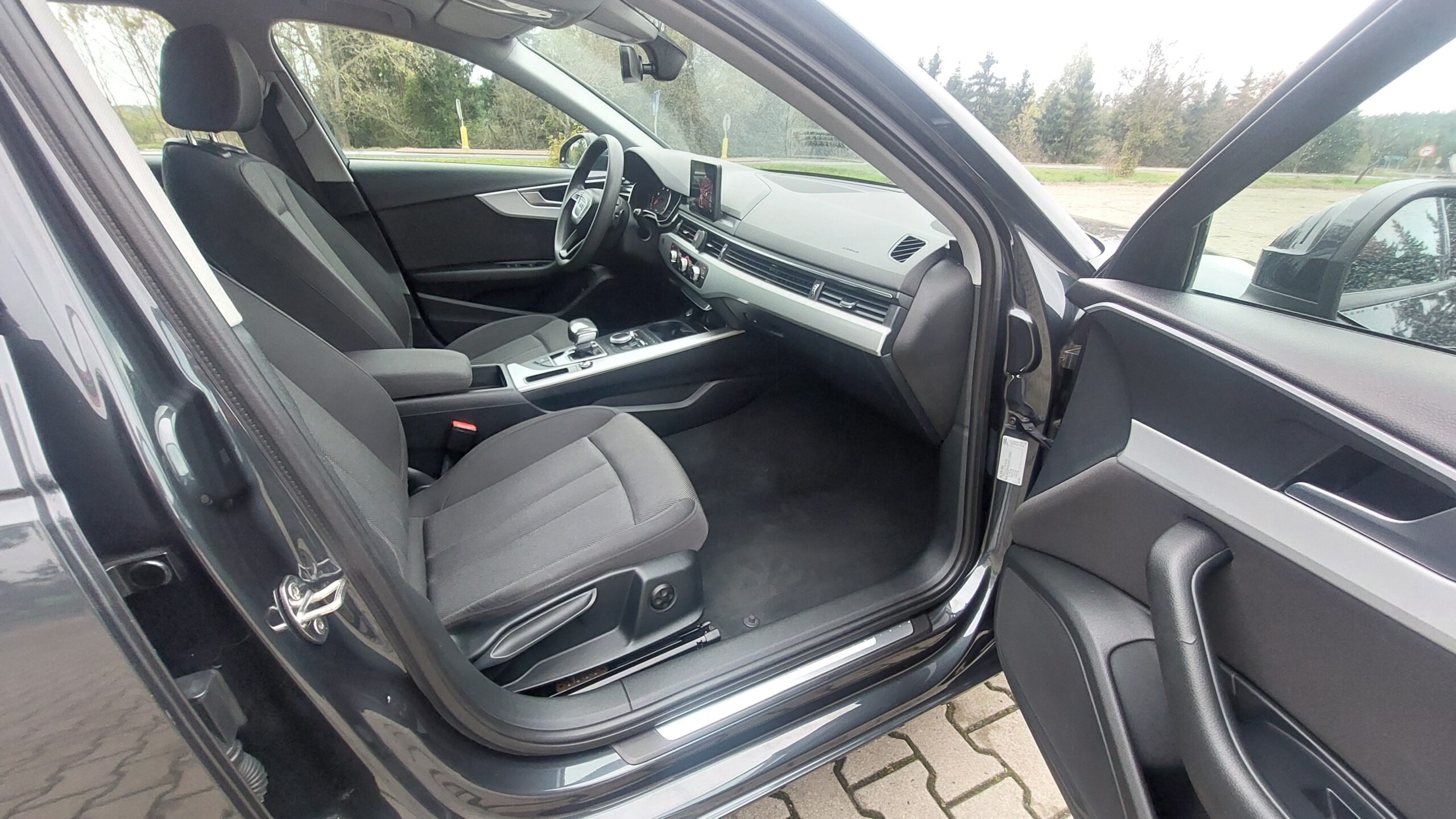 Audi A4 B9 2017r 150 koni automat - obrazek 8