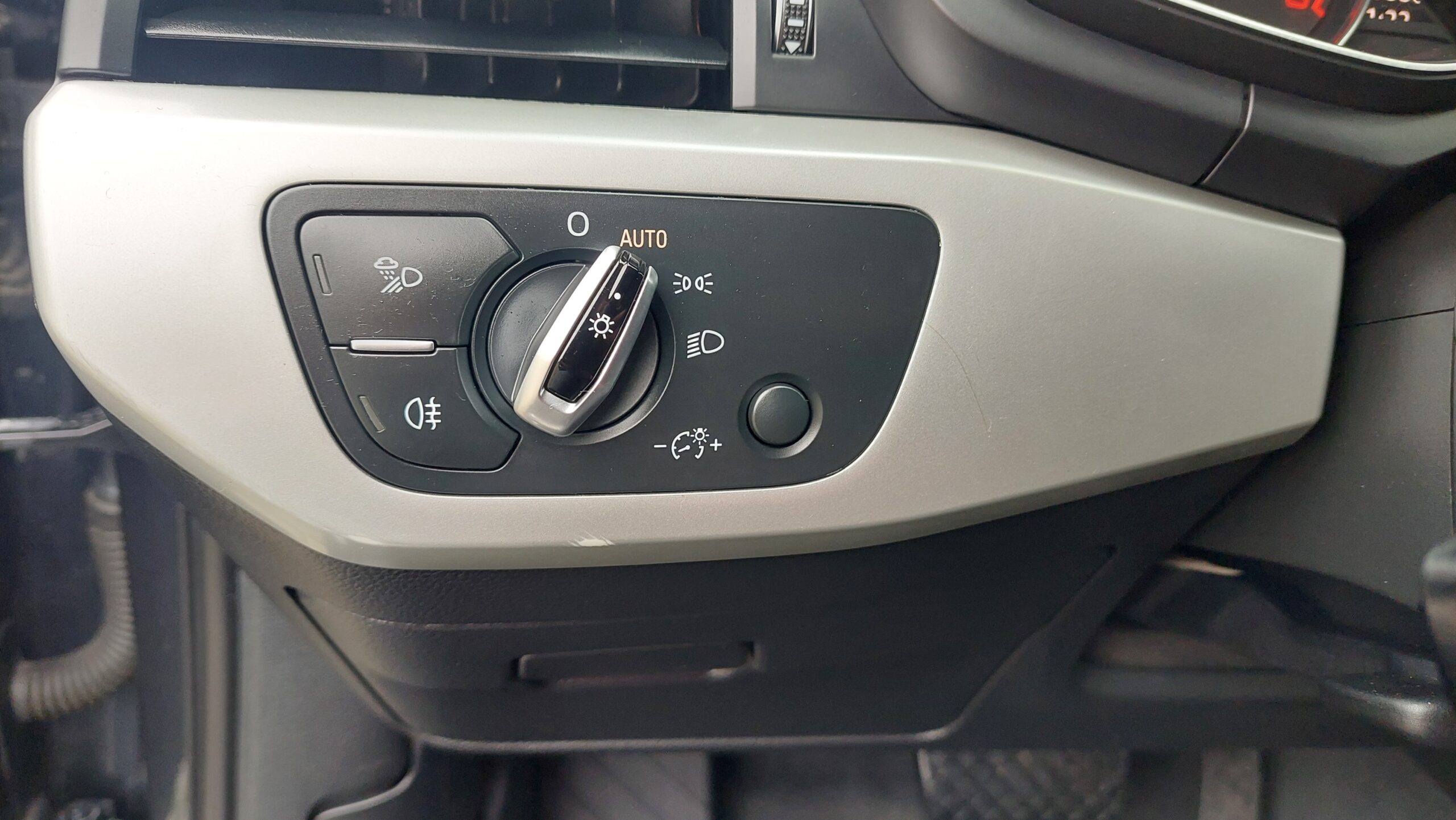 Audi A4 B9 2017r 150 koni automat - obrazek 20