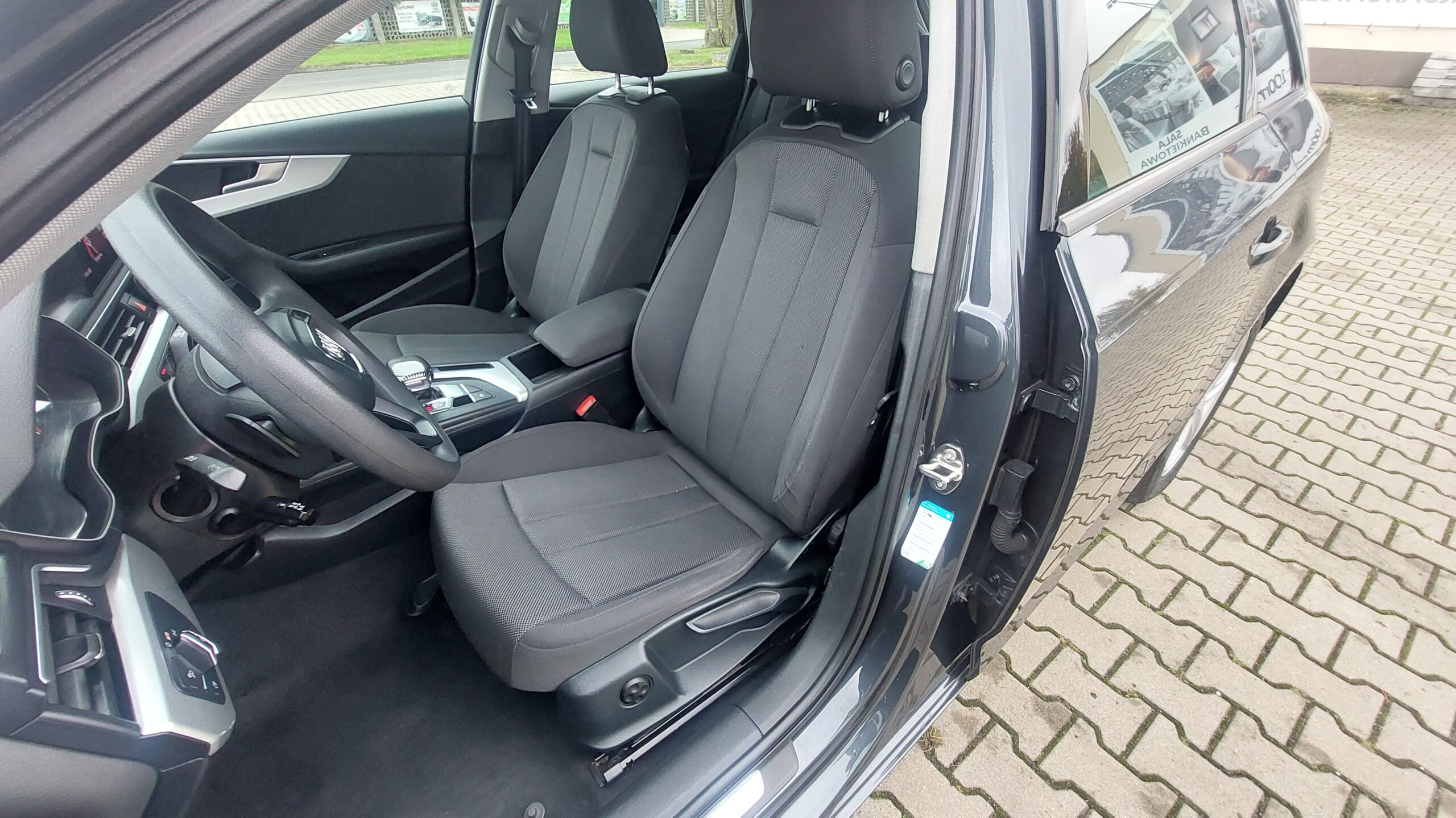 Audi A4 B9 2017r 150 koni automat - obrazek 23