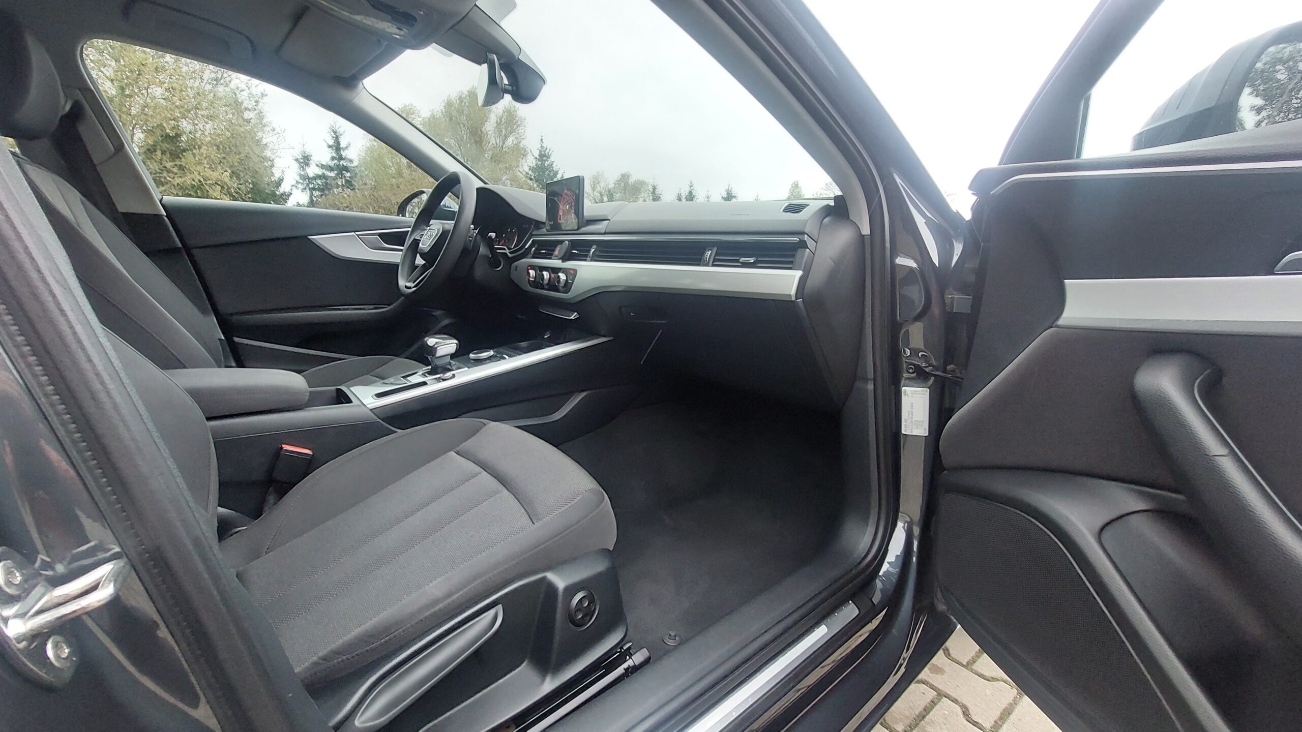 Audi A4 B9 2017r 150 koni automat - obrazek 25