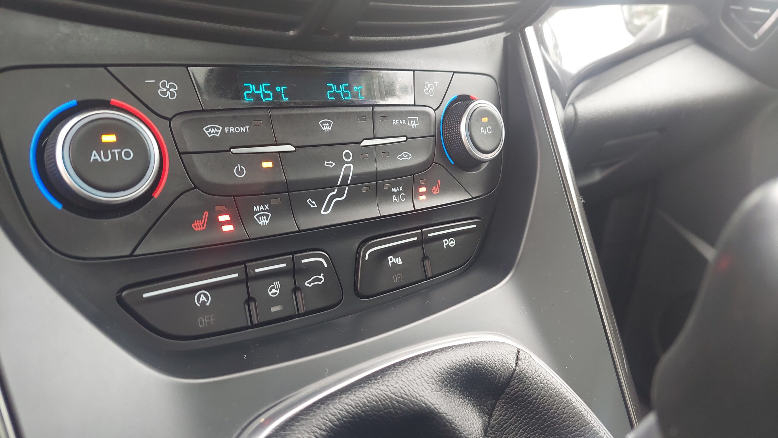 Ford C-Max 1.5 benzyna 2015r Perfekcyjny Stan - obrazek 10