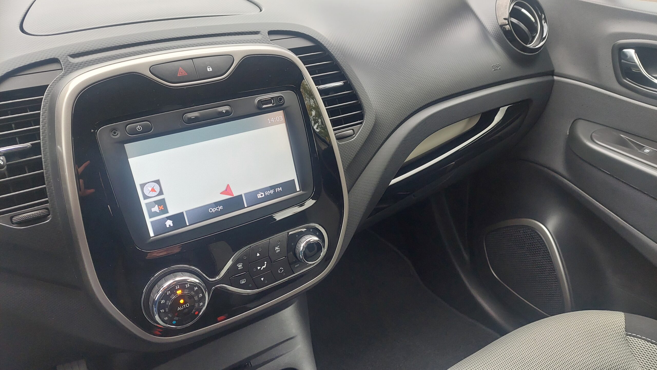 Renault Captur 1.5 Diesel 2015r Super Stan - obrazek 12