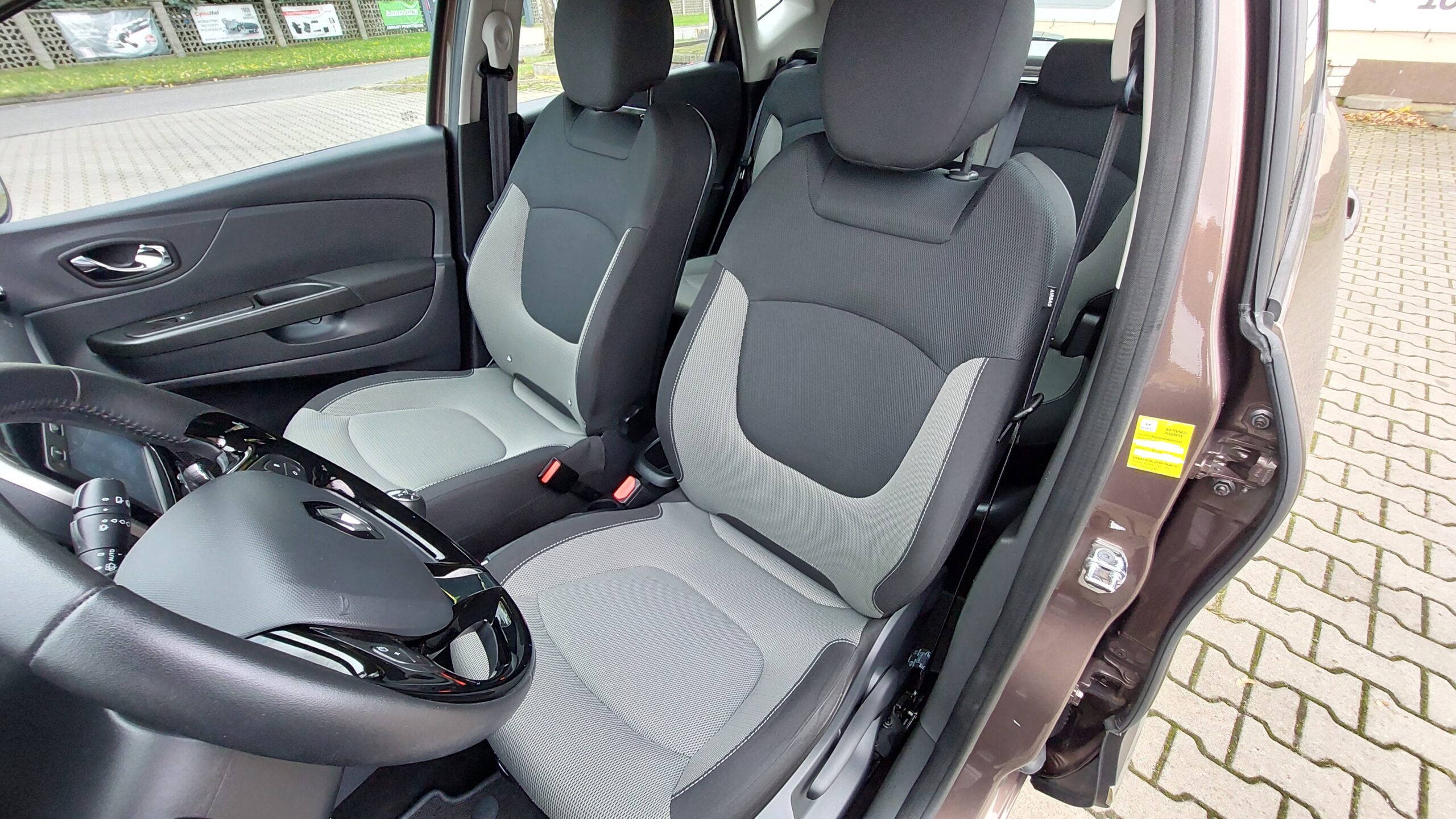 Renault Captur 1.5 Diesel 2015r Super Stan - obrazek 19